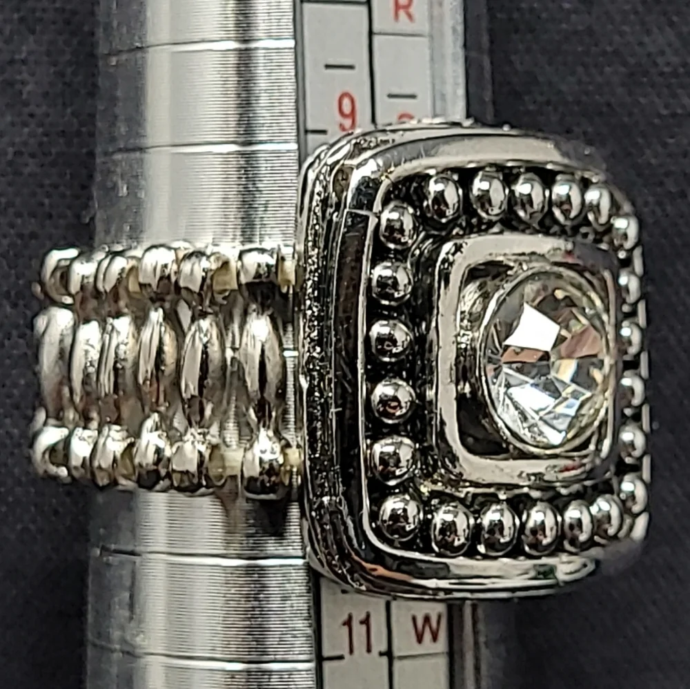 SILVER TONE METAL WITH A LARGE CLEAR RHINESTONE STRETCH RING (COSTUME JEWELRY)